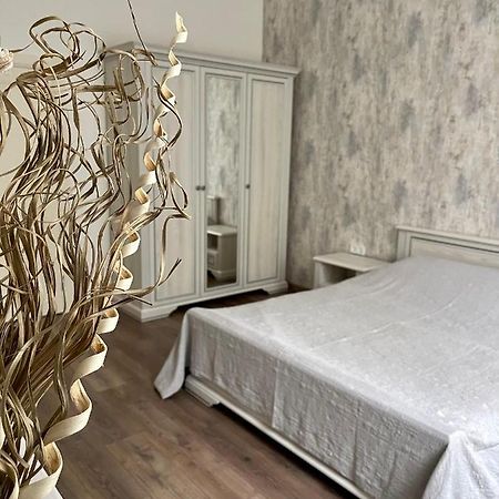 Pride Apartment Lviv Buitenkant foto