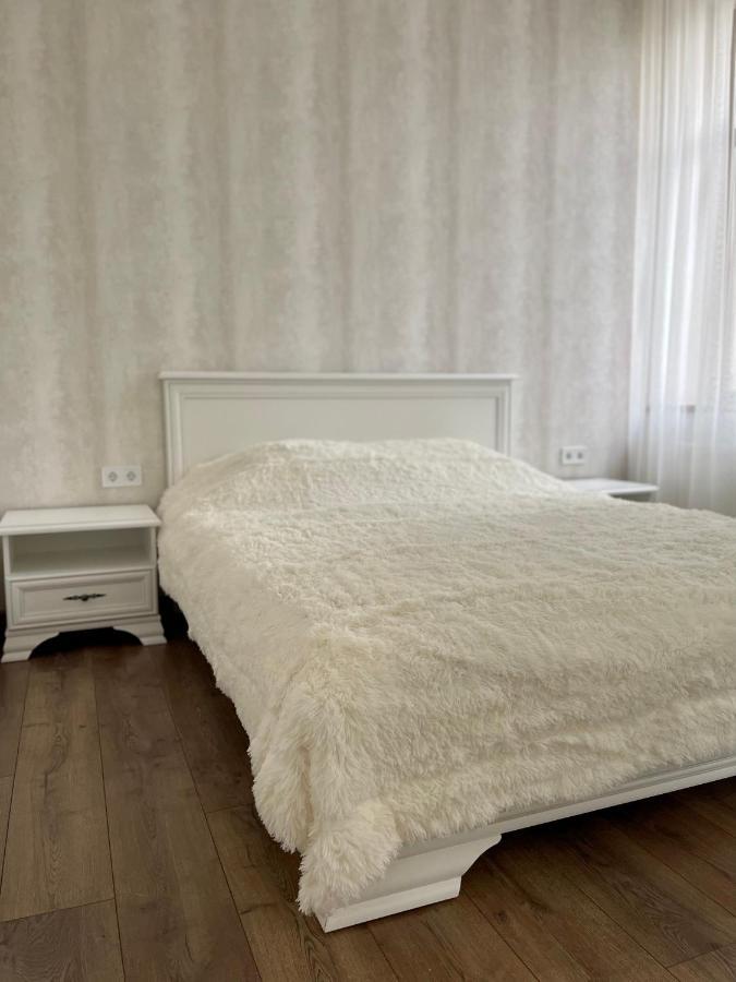 Pride Apartment Lviv Buitenkant foto