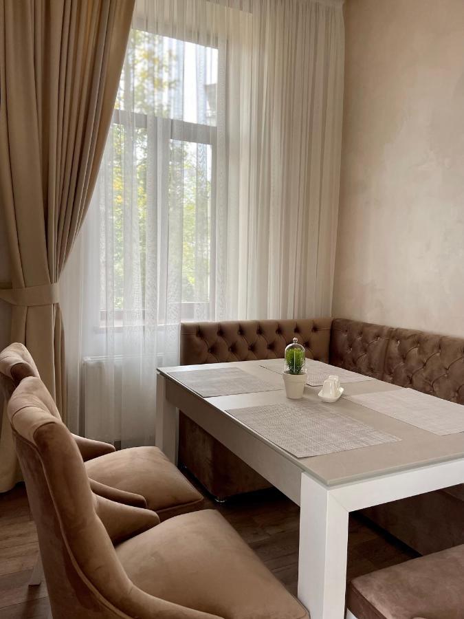 Pride Apartment Lviv Buitenkant foto