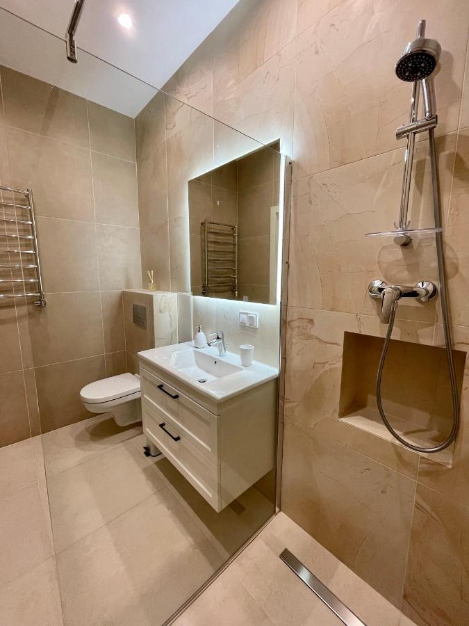 Pride Apartment Lviv Buitenkant foto