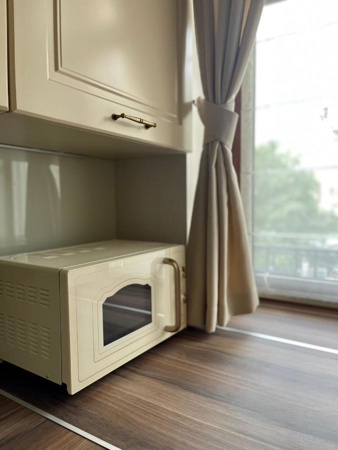 Pride Apartment Lviv Buitenkant foto