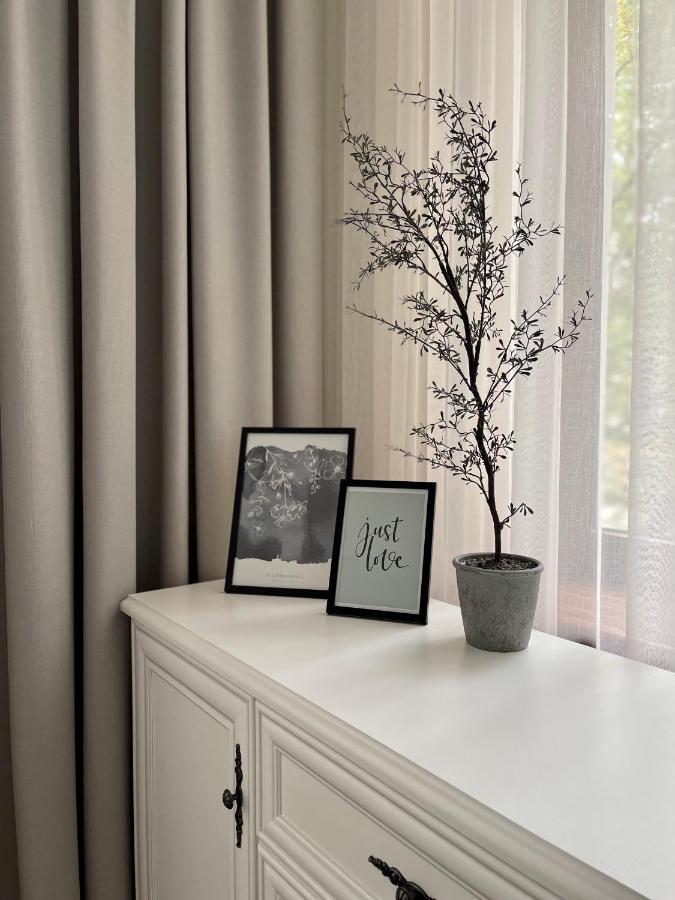 Pride Apartment Lviv Buitenkant foto