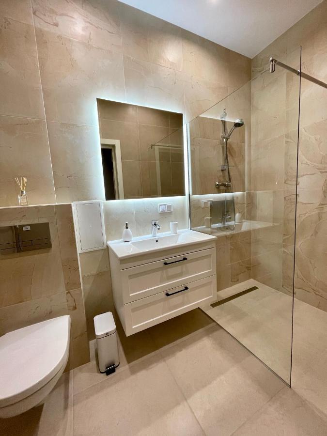Pride Apartment Lviv Buitenkant foto