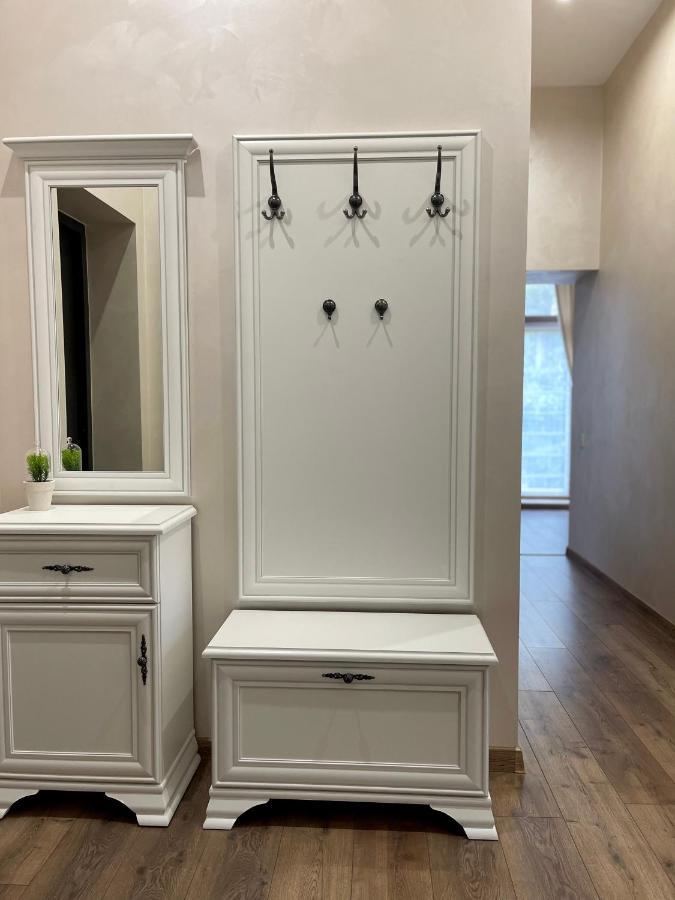 Pride Apartment Lviv Buitenkant foto