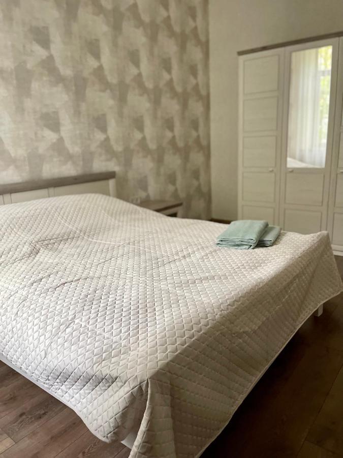 Pride Apartment Lviv Buitenkant foto
